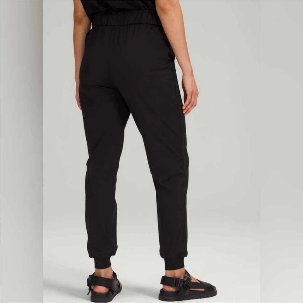 NEW Lululemon Stretch High-Rise Black Jogger Size 8 - Picture 2 of 9